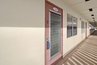 124 Preston Way in Boca Raton, FL - Building Photo - Building Photo