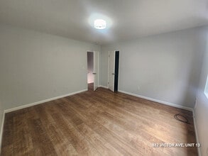 882 Victor Ave, Unit 13 in Inglewood, CA - Building Photo - Building Photo