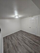 9411 Castlewood St in Oakland, CA - Foto de edificio - Building Photo
