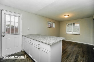 8075 Chaske St in Verona, PA - Foto de edificio - Building Photo