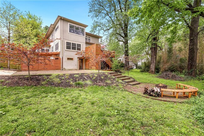 property at 402 W Ila St