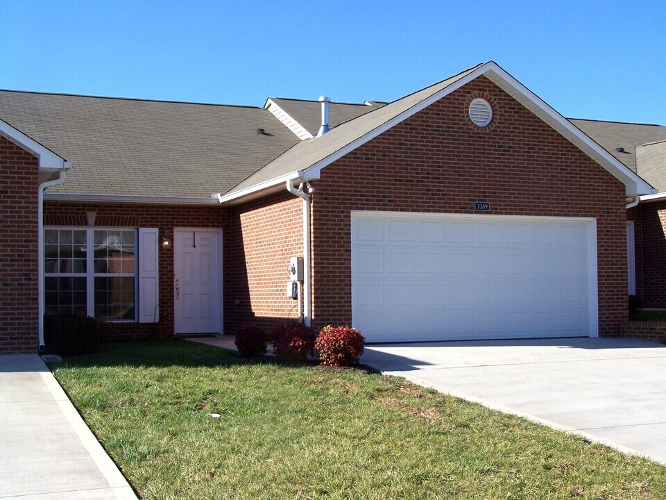 7369 Long Shot Ln in Knoxville, TN - Building Photo