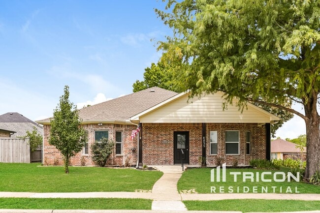 property at 4825 Freeport Dr