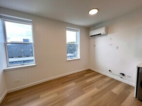 1650 W Roscoe St in Chicago, IL - Building Photo - Building Photo