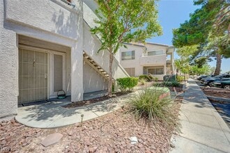 5196 Mandalay Springs Dr in Las Vegas, NV - Building Photo - Building Photo