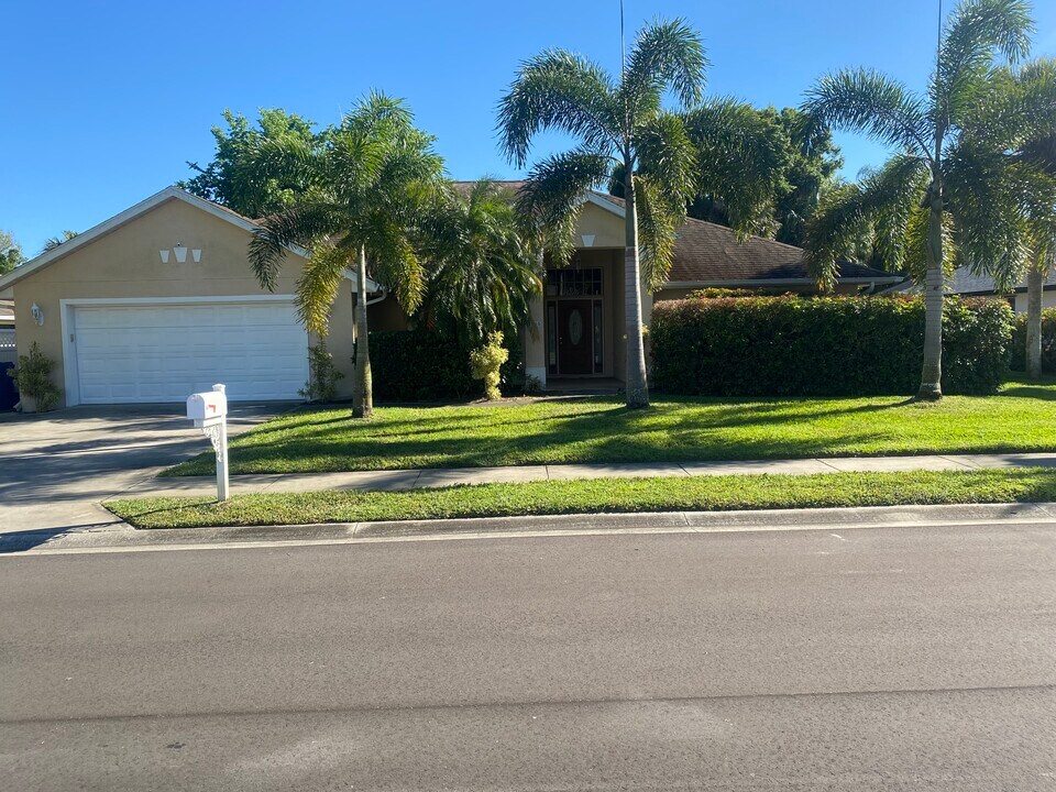 3965 8th Pl in Vero Beach, FL - Building Photo