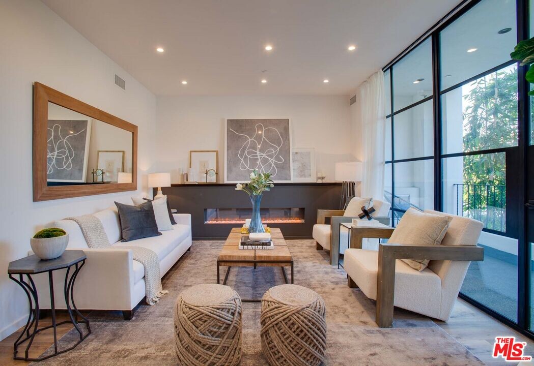 6680 Fountain Ave in Los Angeles, CA - Building Photo
