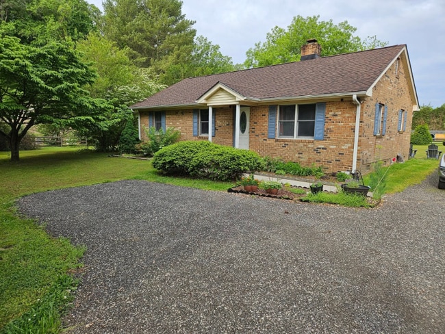 8096 Roaring Springs Rd