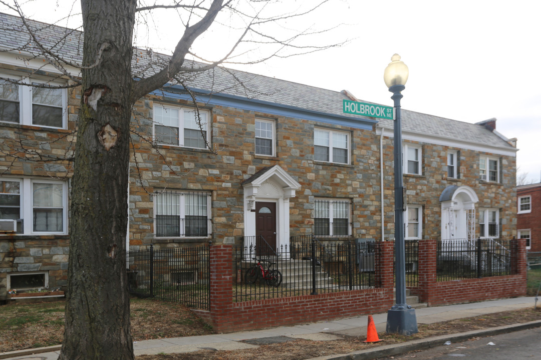 1605 Holbrook St NE in Washington, DC - Building Photo