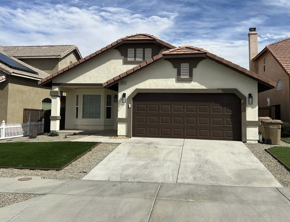 9219 Canyon View Ave in Hesperia, CA - Building Photo