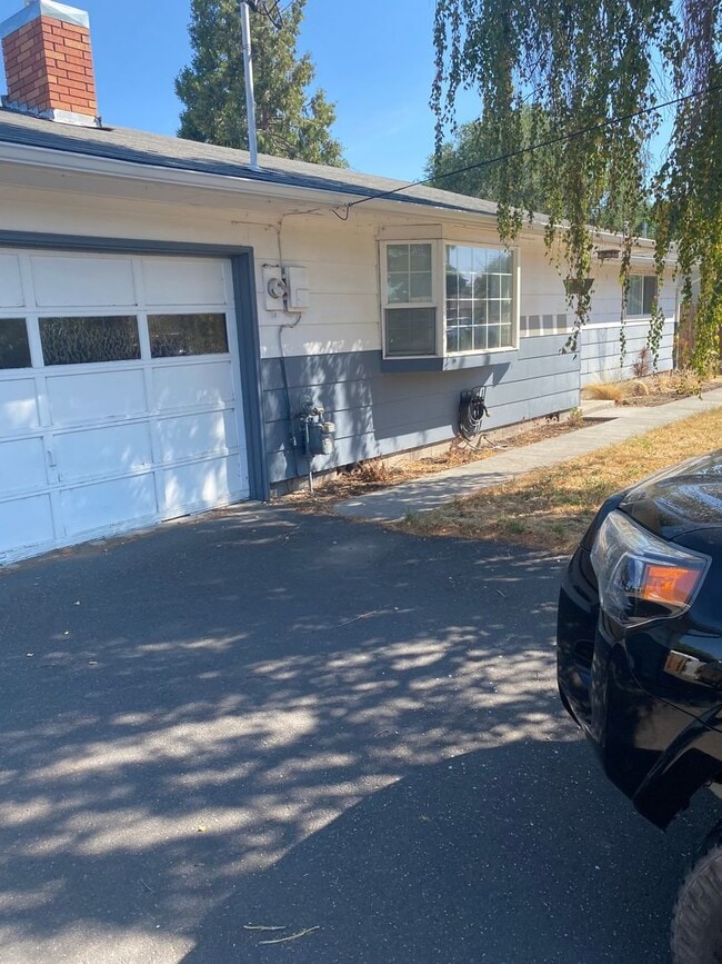 property at 3823 Kelley Dr