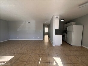 4601 Bayshore Dr, Unit A1 in Naples, FL - Building Photo - Building Photo