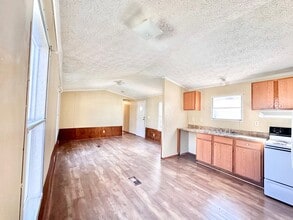 1255 Liberty St in Vidor, TX - Building Photo - Building Photo