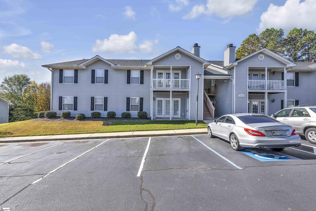 805 Pelham Square Way in Greer, SC - Foto de edificio