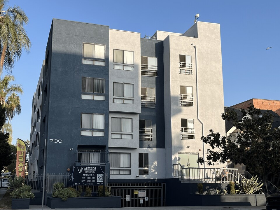 700 S. Berendo Ave in Los Angeles, CA - Building Photo