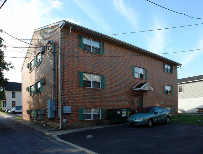 18 Cherry St in Emmaus, PA - Foto de edificio - Building Photo