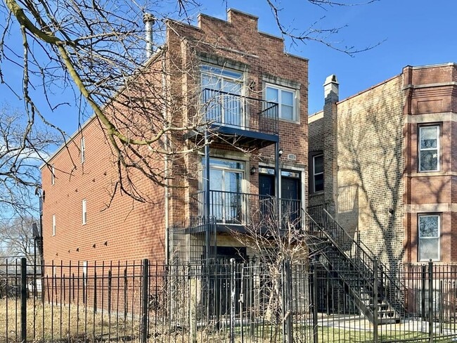 368 N Hamlin Ave, Unit J08P in Chicago, IL - Building Photo - Building Photo