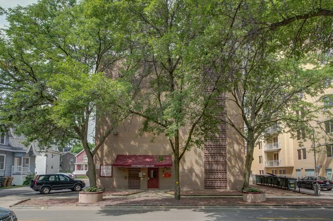 University Square Apartments in Madison, WI - Foto de edificio - Building Photo