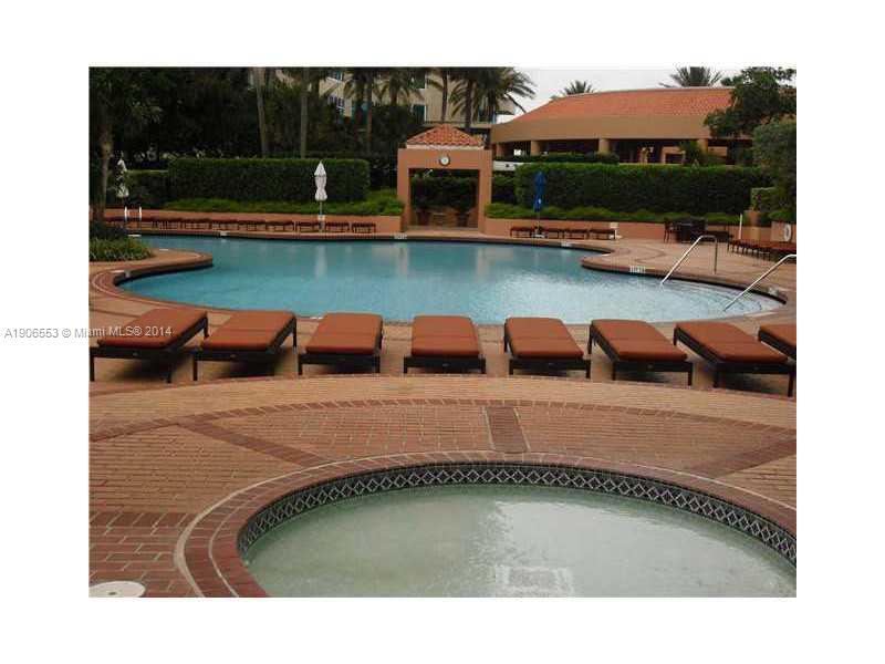 400 S Pointe Dr, Unit 606 in Miami Beach, FL - Building Photo
