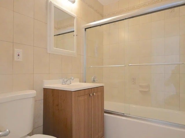 210 Balcom Ave, Unit 2nd floor in Bronx, NY - Building Photo - Building Photo