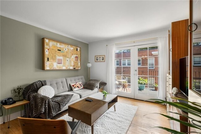 866 Briarcliff Rd NE in Atlanta, GA - Foto de edificio - Building Photo