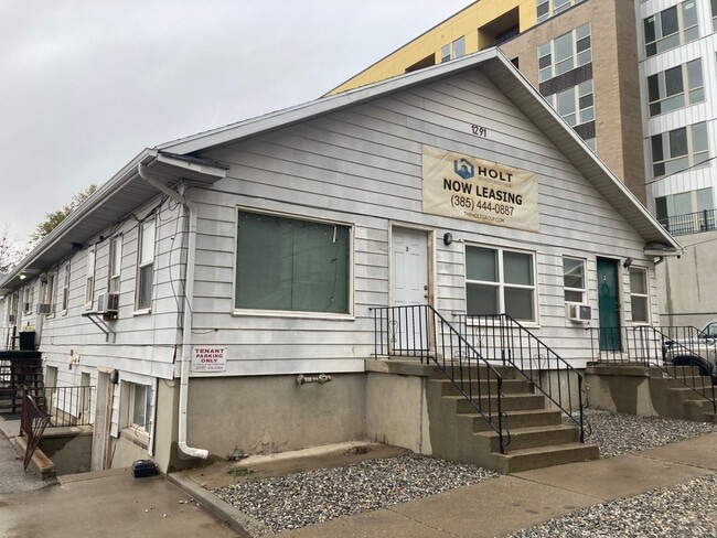 property at 1291 E Villa Vis Ave