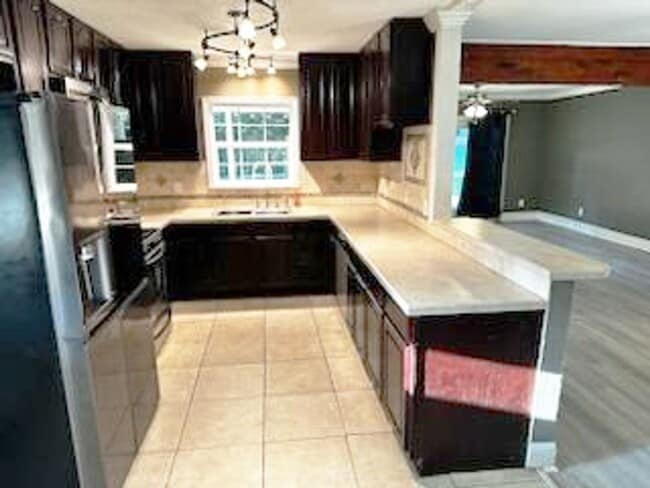 2625 E Cavett Dr in Shreveport, LA - Building Photo - Building Photo