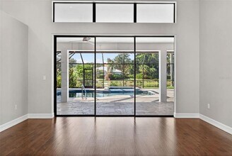 8455 Woodbriar Dr in Sarasota, FL - Building Photo - Building Photo