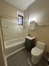 2442 W Iowa St in Chicago, IL - Building Photo - Building Photo