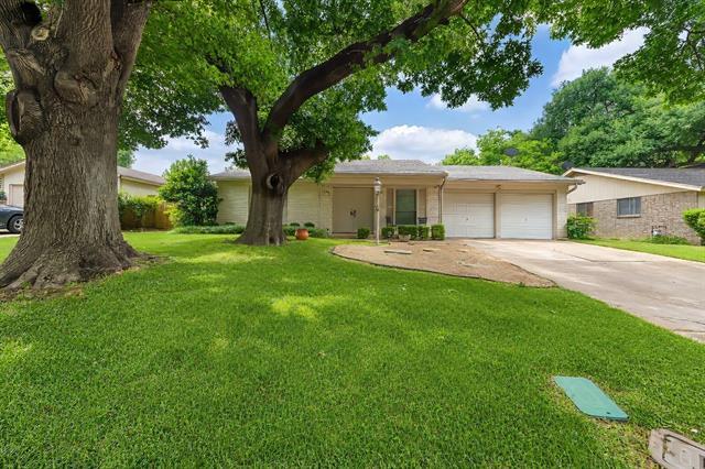 property at 2908 Mark Dr