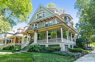 138 Clinton Ave in Oak Park, IL - Building Photo