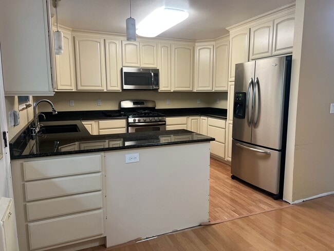 13760 Venus Way in Anchorage, AK - Building Photo - Building Photo