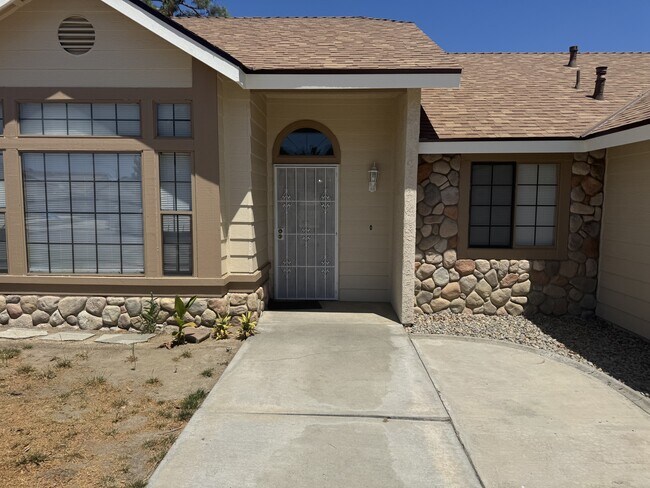 5708 Canberra Ave in Bakersfield, CA - Building Photo - Building Photo