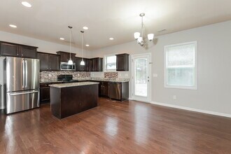 131 Shadow Creek Ct in Fairburn, GA - Building Photo - Building Photo