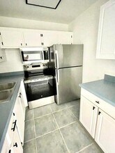 226 Canterbury E in West Palm Beach, FL - Building Photo - Building Photo