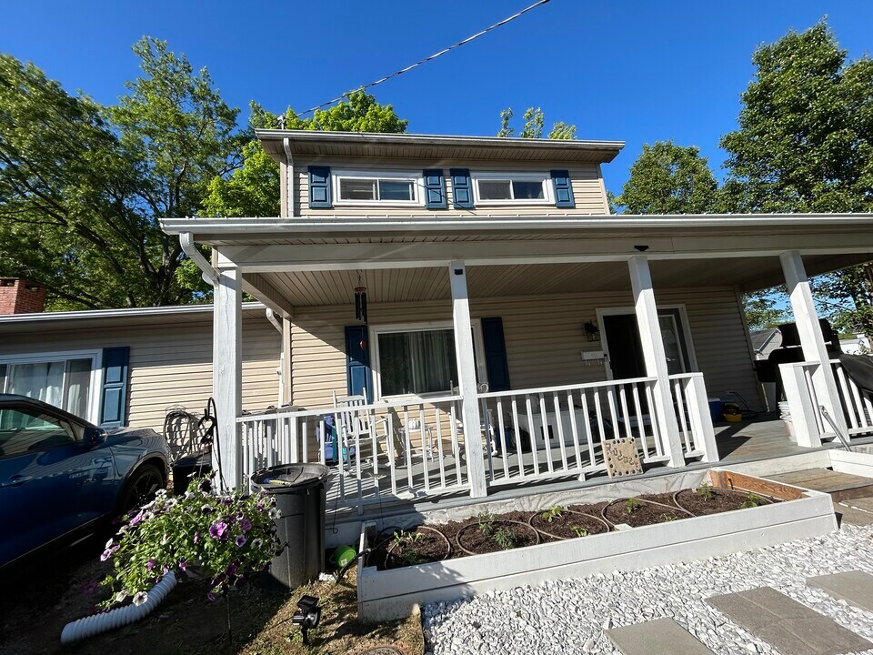 821 Baier St in St. Albans, WV - Building Photo