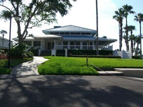 5537 Sea Forest Dr, Unit 104 in New Port Richey, FL - Building Photo - Building Photo