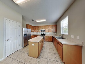 9207 Seeger Ln in Land O Lakes, FL - Foto de edificio - Building Photo