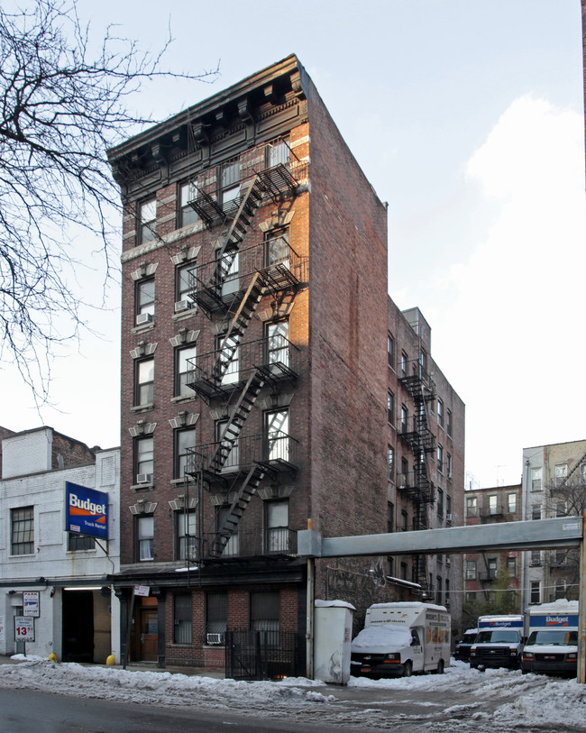 411 W 45th St in New York, NY - Foto de edificio - Building Photo
