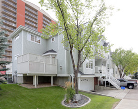 Railtown Estates in Edmonton, AB - Building Photo - Building Photo