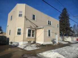 403 1st Ave SE, Unit #1 in Stewartville, MN - Building Photo