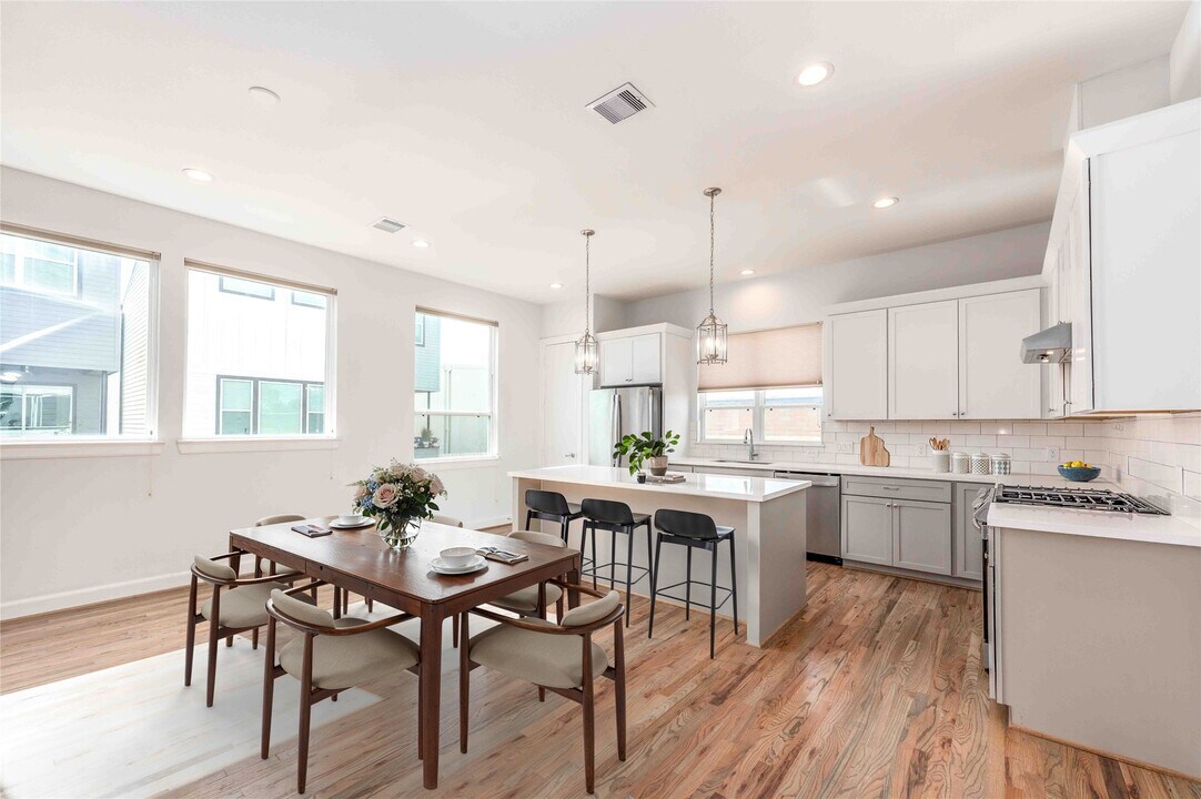 2471 W 11th St in Houston, TX - Foto de edificio