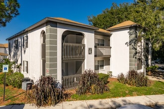 Riverside Villas in New Port Richey, FL - Building Photo - Building Photo