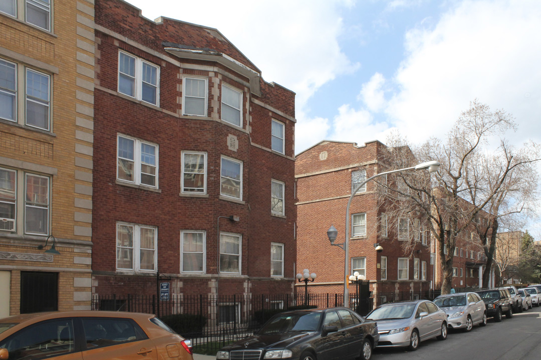 Edgewater Gardens in Chicago, IL - Building Photo