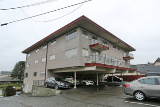 1114 Pacific Ave in Everett, WA - Foto de edificio - Building Photo