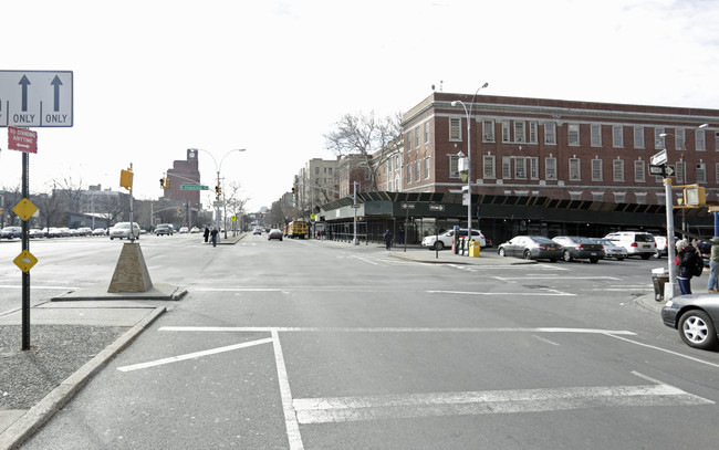 2545 Grand Concourse in Bronx, NY - Building Photo - Building Photo