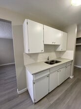 Ferncrest Manor in Edmonton, AB - Building Photo - Building Photo