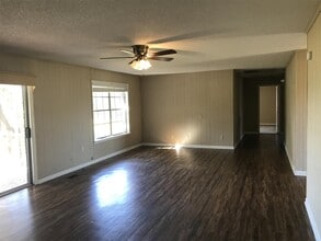 211 Abbie Ln in Glennville, GA - Building Photo - Building Photo