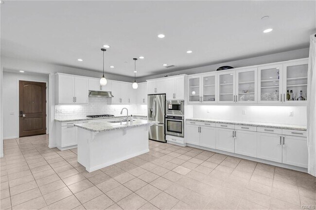 11 Barnes Rd in Tustin, CA - Building Photo - Building Photo