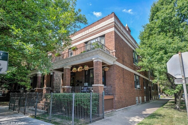 property at 4258 N Damen Ave